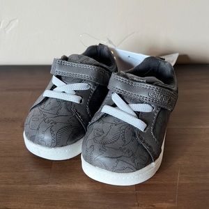 Carter’s every step shoe. Size 4 (9-12 months)